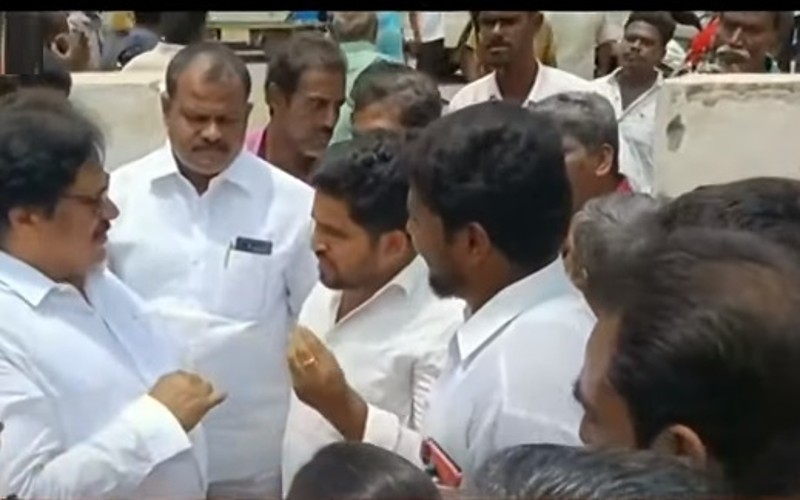 காங்கிரஸ் எம்.பி. திருநாவுக்கரசரை முற்றுகையிட்ட மக்கள்!
