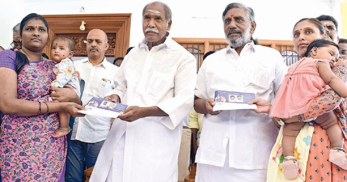 38 பெண் குழந்தைகளுக்கு தலா 50 ஆயிரம் டெபாசிட்: புதுவை முதல்வர் வழங்கினா