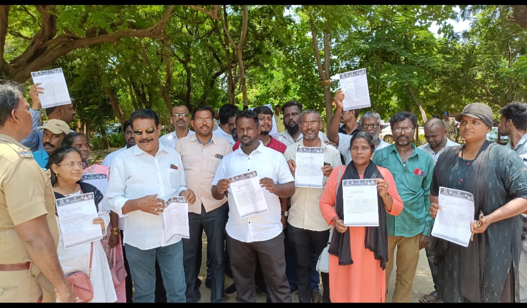 நடிகை விஜயலட்சுமி மீது நடவடிக்கை எடுக்க வேண்டும் - ஆவடி காவல் ஆணையர் அலுவலகத்தில் நாம் தமிழர் கட்சியினர் புகார்