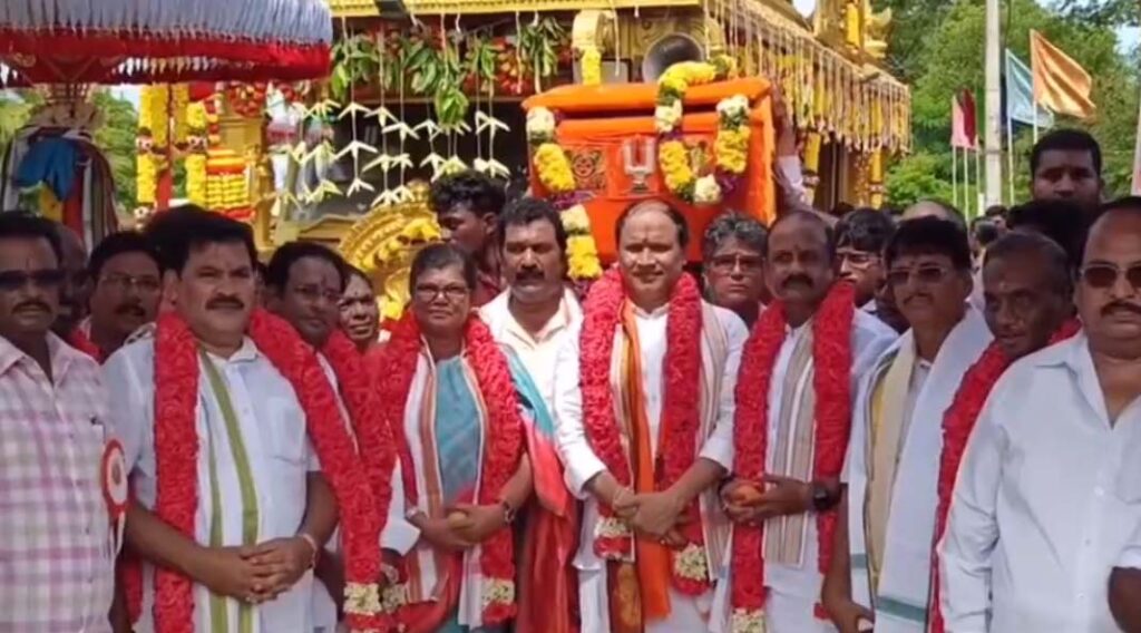 ராமானுஜ கைங்கர்ய டிரஸ்ட் சார்பில் திருப்பதி திருக்குடைகள் பாதயாத்திரை தொடங்கியது