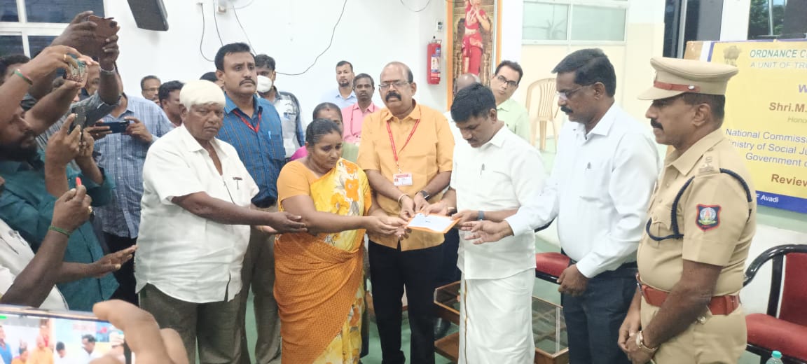 ஆவடி அருகே விஷவாயு தாக்கி உயிரிழந்த குடும்பத்தினருக்கு நிதி உதவி