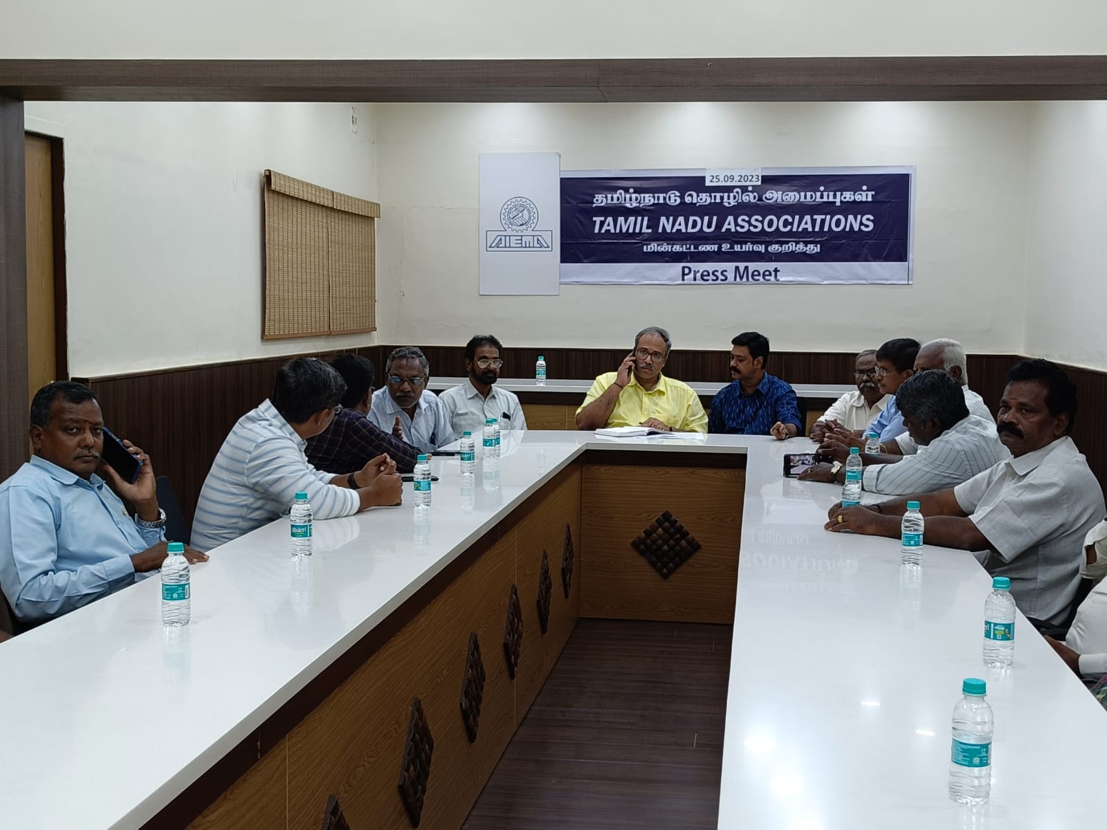 அம்பத்தூரில் மின்கட்டண உயர்வை கண்டித்து சிறு, குறு தொழில் நிறுவனங்கள் ஒரு நாள் கதவடைப்பு போராட்டம்