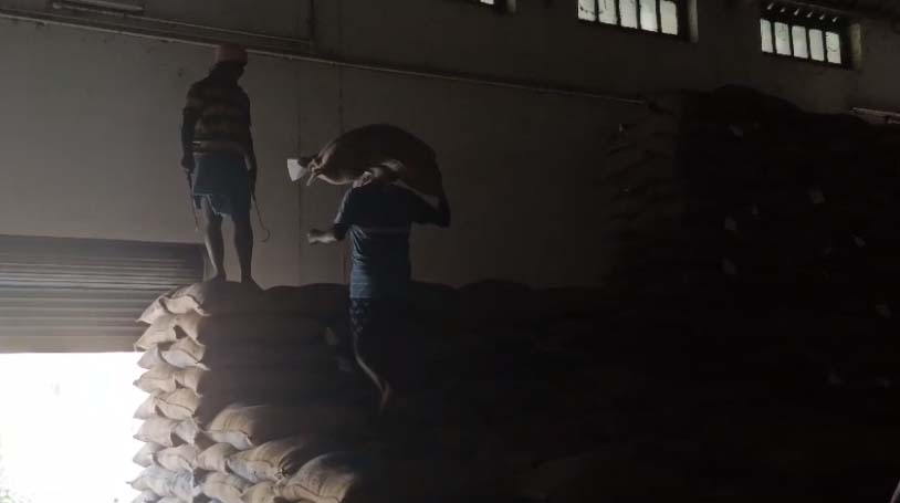 செறிவூட்டப்பட்ட அரிசி என்று அறியாமல் உணவில் இருந்து நீக்க வேண்டாம்: மாணவர்களுக்கு உணவுத்துறை அதிகாரிகள் விளக்கம்