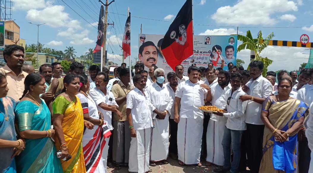 நேற்று திமுக - இன்று அதிமுக: சுரங்கப்பாதை திறப்பின் கொண்டாட்டம்