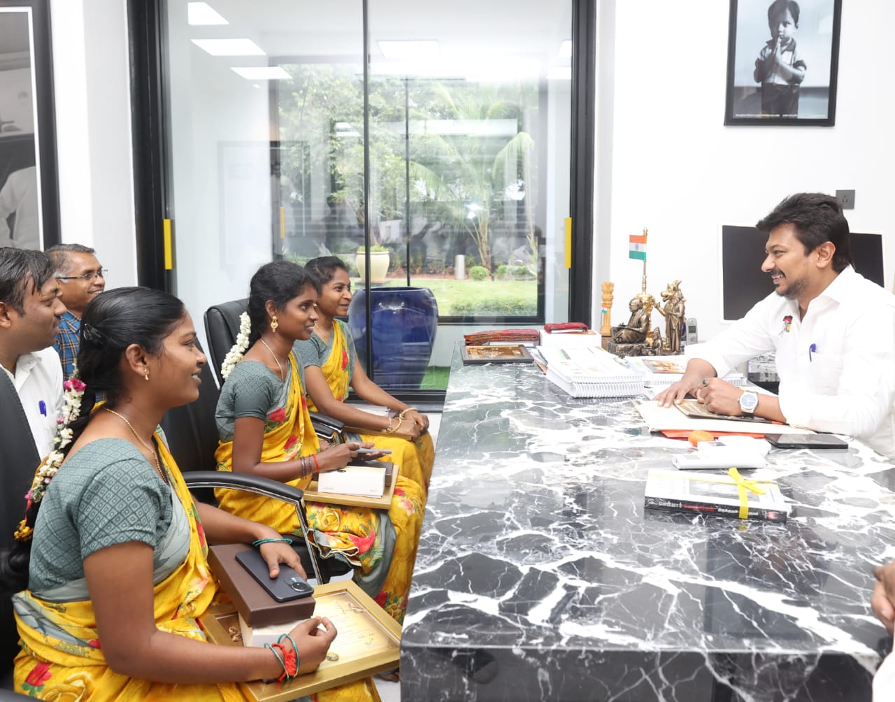 பெண்களுக்கு சம உரிமை-திமுக அரசு நெகிழ்ச்சி