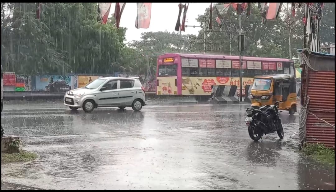 சென்னை புறநகர் பகுதியில் ஆவடியில் 1 மணி நேரம் பலத்த காற்றுடன் வெளுத்து வாங்கிய மழை...