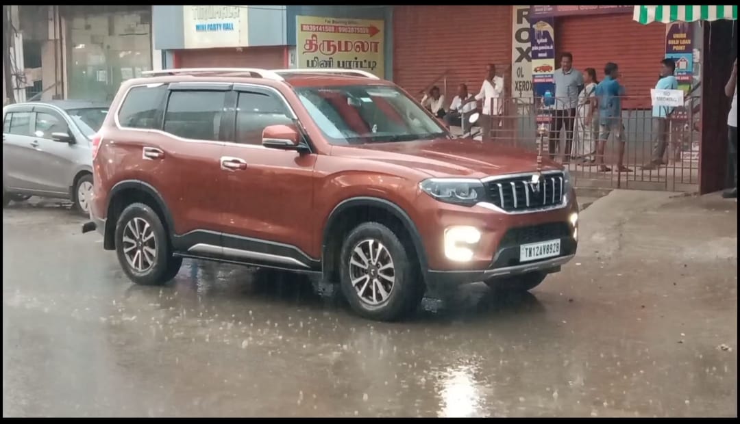 சென்னை புறநகர் பகுதியில் ஆவடியில் 1 மணி நேரம் பலத்த காற்றுடன் வெளுத்து வாங்கிய மழை...