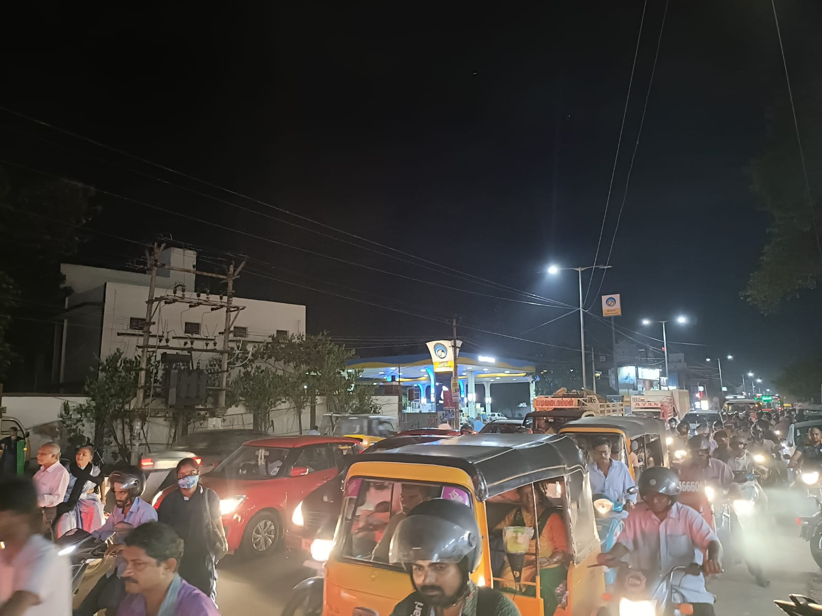 ஆவடியில் திடீரென்று ஏற்பட்ட போக்குவரத்து நெரிசல்