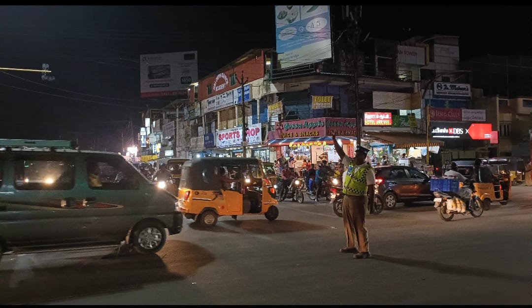 ஆவடியில் திடீரென்று ஏற்பட்ட போக்குவரத்து நெரிசல்