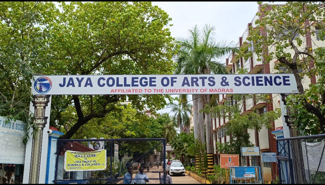 திருநின்றவூரில் 26-ஆம் ஆண்டு கராத்தே போட்டி- வெற்றியாளர்களுக்கு முன்னாள் அமைச்சர் சா.மு நாசர் பரிசுகள்  வழங்கினார்