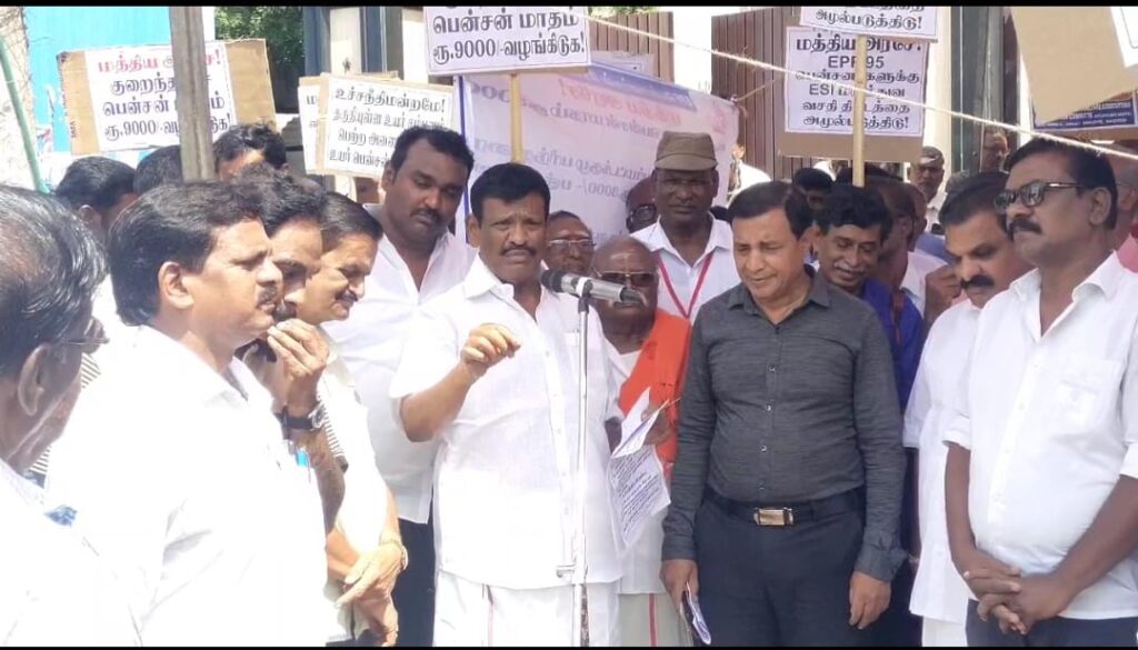 ஆவடியில் தொழிலாளர் நலச்சங்கத்தினர் கவன ஈர்ப்பு பேரணி