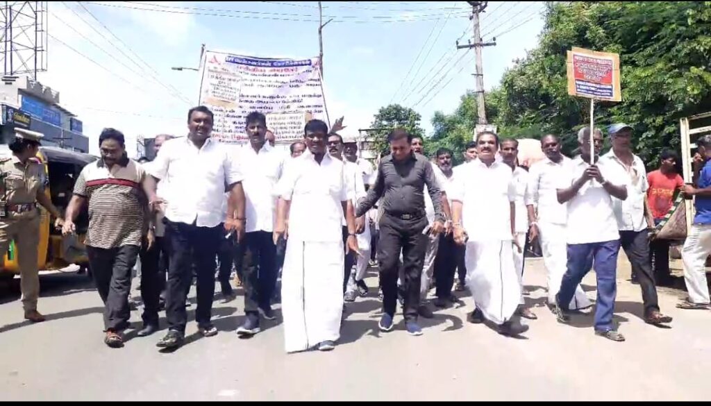 ஆவடியில் தொழிலாளர் நலச்சங்கத்தினர் கவன ஈர்ப்பு பேரணி