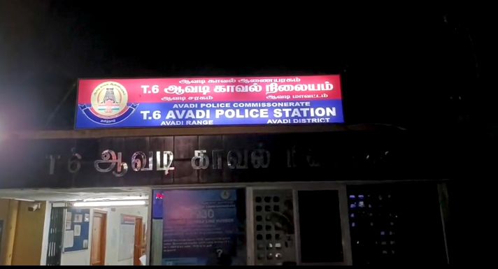 மனைவியை கழுத்தறுத்து கொலை செய்துவிட்டு கணவன்  காவல் நிலையத்தில் சரண்