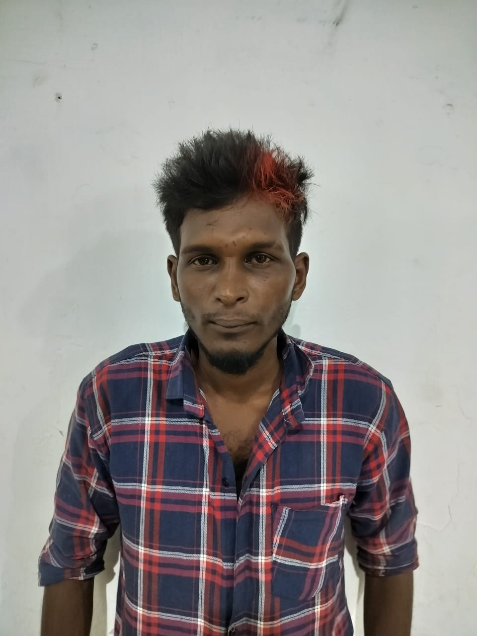 மாணவியிடம் அத்து மீறிய வாலிபர் கைது 