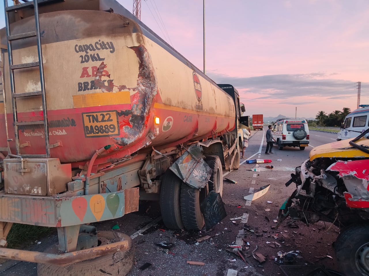 ஆந்திராவில் வெவ்வேறு இடங்களில் நடந்த விபத்து 