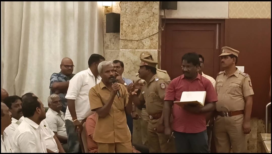 ஆட்டோ ஓட்டுநர் விக்டர்