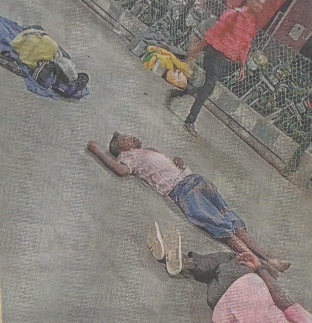 அரை நிர்வாகமாக தூங்கும் போதை ஆசாமிகள்.பயணிகள் வேதனை