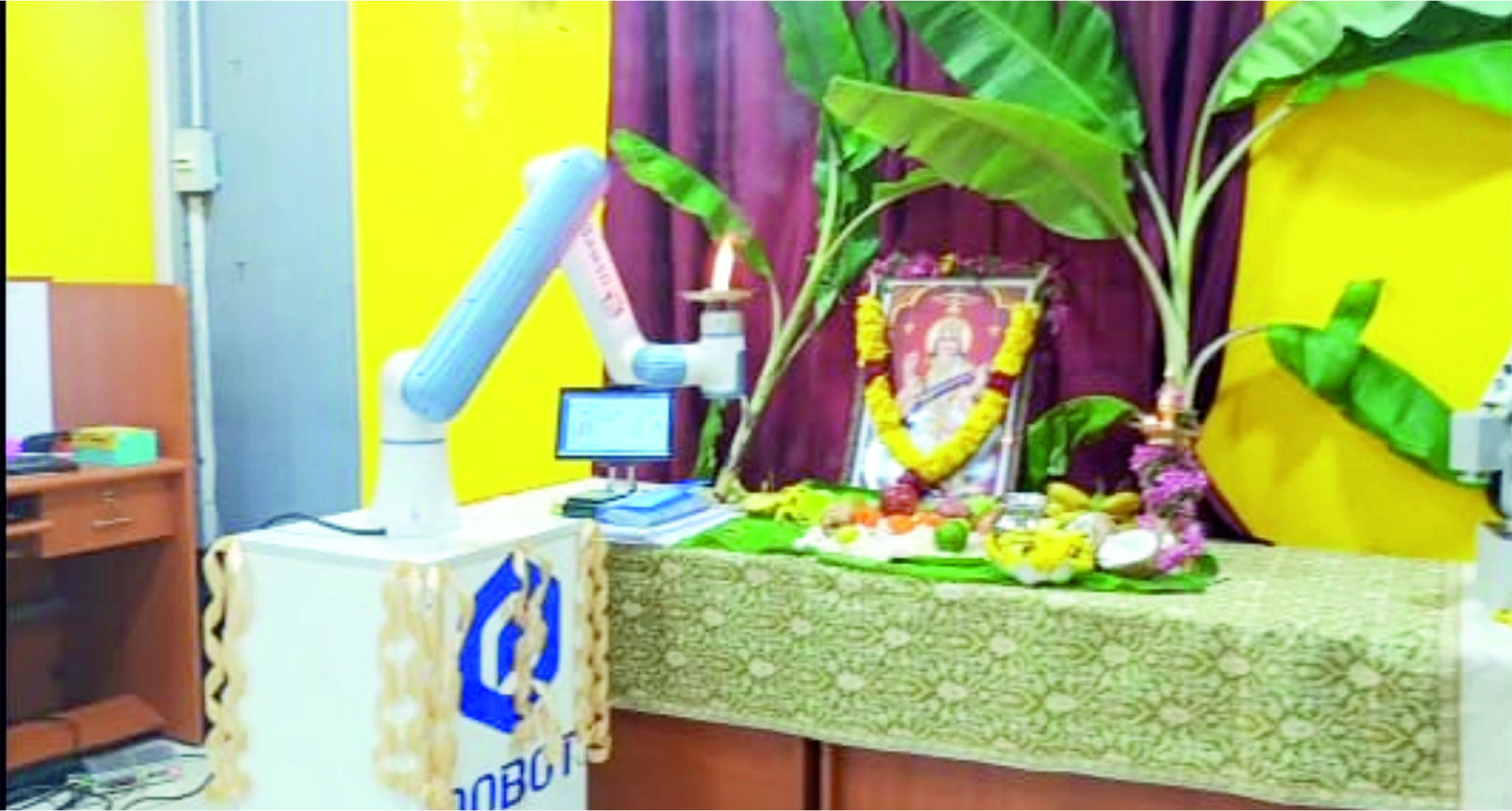 ஆயுத பூஜை சிறப்பு- கடவுளுக்கு தீபம் காட்டும் இயந்திரம்