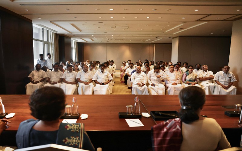 காங்கிரஸ் நிர்வாகிகளுடன் ஆலோசனை நடத்திய சோனியா காந்தி!