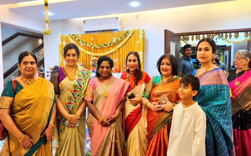 நடிகர் ரஜினிகாந்த் வீட்டில் நவராத்திரி விழா.... திரைப்பிரபலங்கள், அரசியல் தலைவர்கள் பங்கேற்பு!