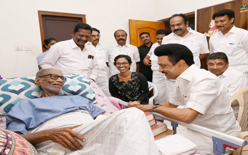 பழ.நெடுமாறனிடம் நலம் விசாரித்த முதலமைச்சர் மு.க.ஸ்டாலின்!