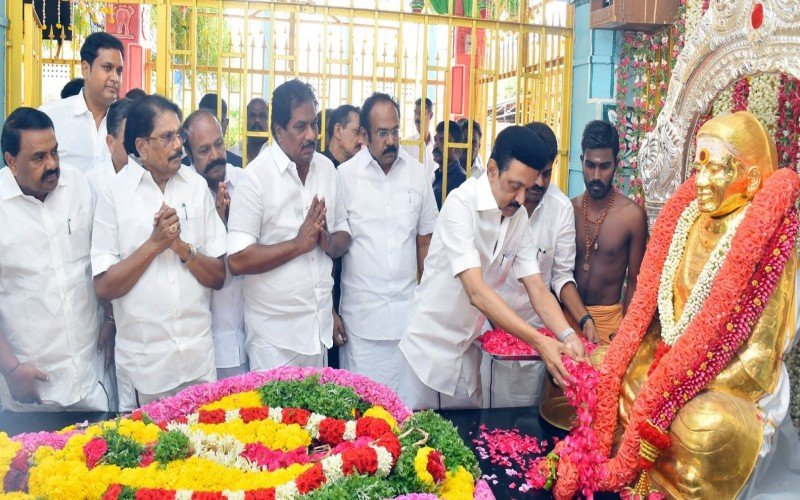பசும்பொன் முத்துராமலிங்கத் தேவரின் நினைவிடத்தில் முதலமைச்சர் மு.க.ஸ்டாலின் மரியாதை!