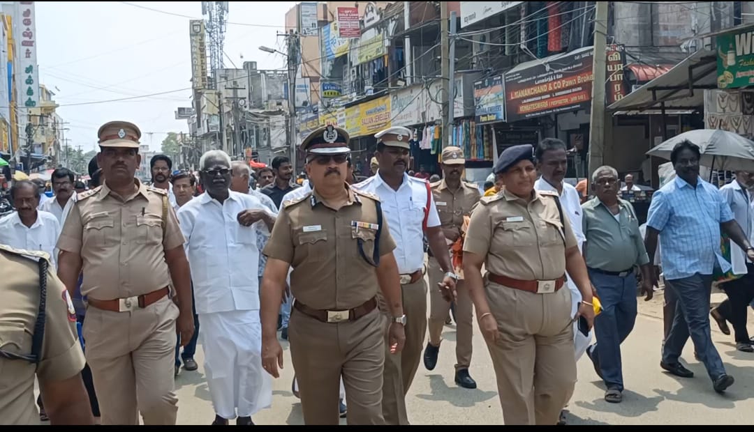 ஆவடி மார்க்கெட் பகுதி ஆக்கிரமிப்பு அகற்றியதை பார்வையிட்ட காவல் ஆணையர்