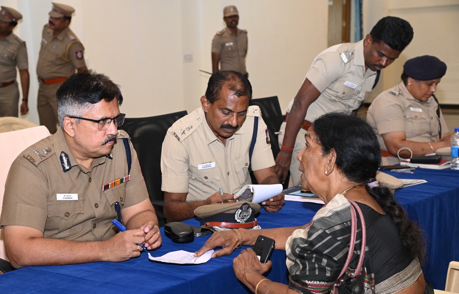 ஆவடி காவல் ஆணையர்- பொதுமக்கள் குறைத்தீர்ப்பு முகாம்