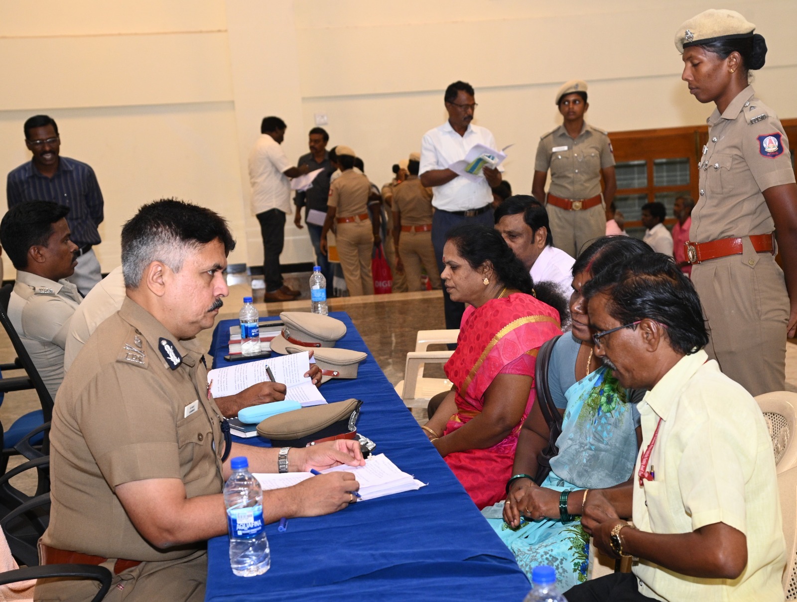 ஆவடி காவல் ஆணையர்- பொதுமக்கள் குறைத்தீர்ப்பு முகாம்