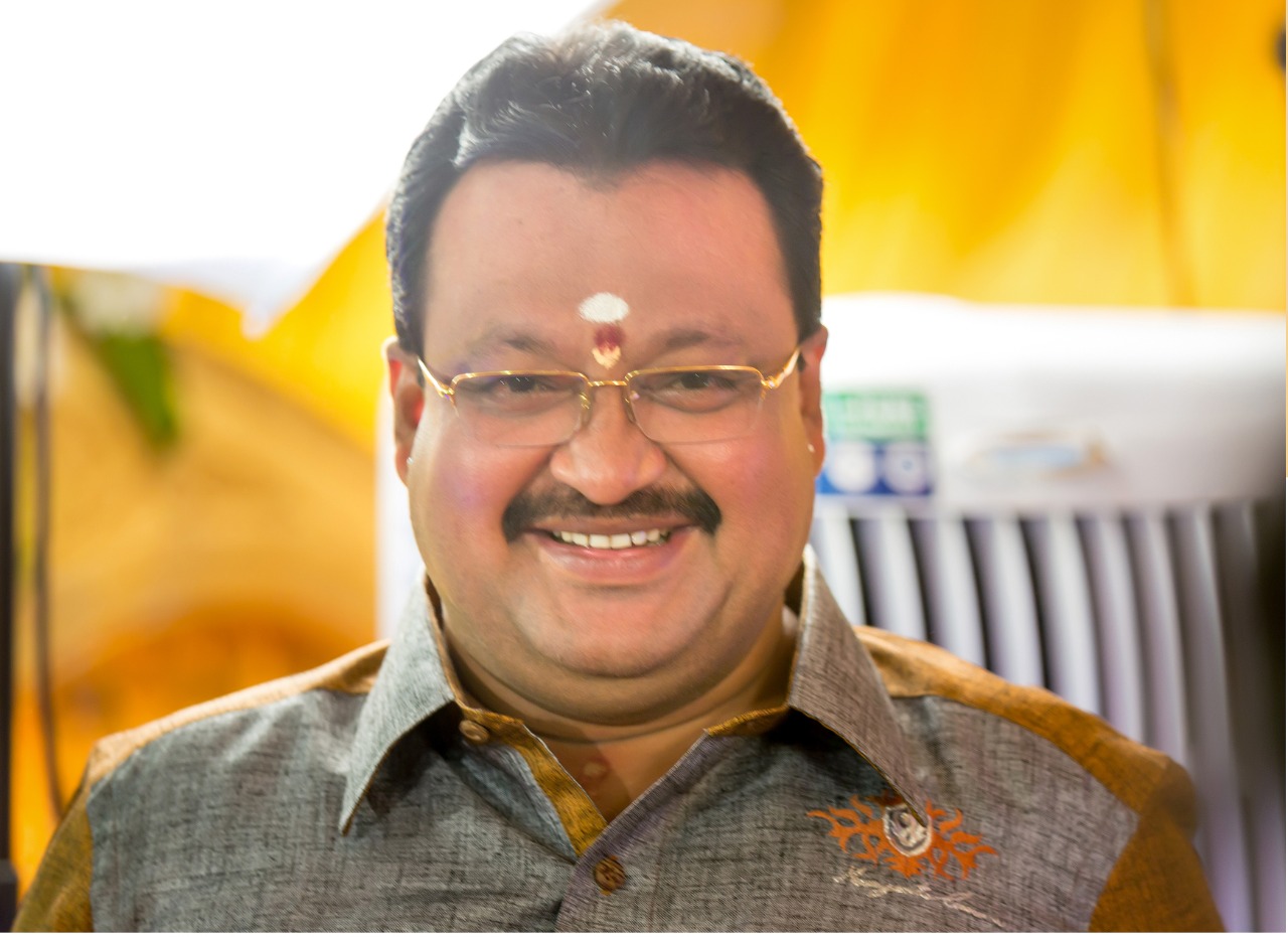 பிரபல நகைக்கடை உரிமையாளர் துப்பாக்கியால் சுட்டு தற்கொலை 