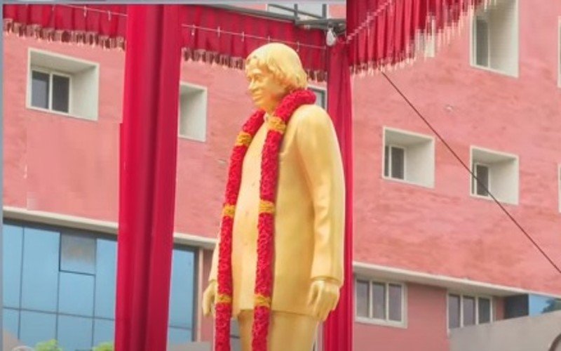 அப்துல் காலம் சிலையைத் திறந்து வைத்தார் முதலமைச்சர் மு.க.ஸ்டாலின்!