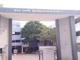 தலைமை ஆசிரியர் முட்டி போட வைத்து தண்டித்ததால் மாணவிகள் எதிர்ப்பு