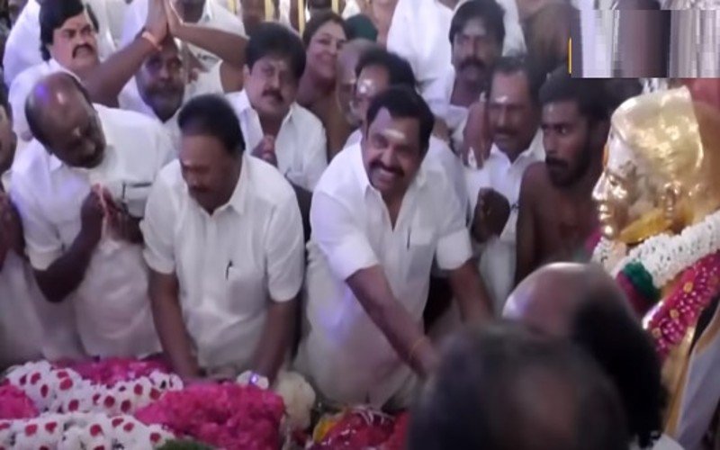 பசும்பொன்னில் நடைபெற்ற தேவர் குருபூஜையில் கலந்து கொண்ட எடப்பாடி பழனிசாமி!