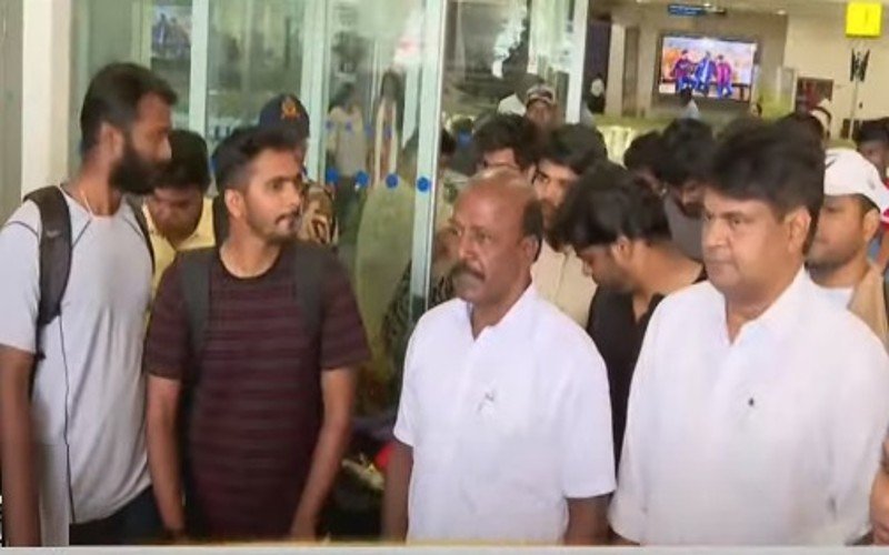 சென்னை திரும்பிய தமிழகத்தைச் சேர்ந்தவர்களை வரவேற்ற அமைச்சர் மா.சுப்பிரமணியன்!