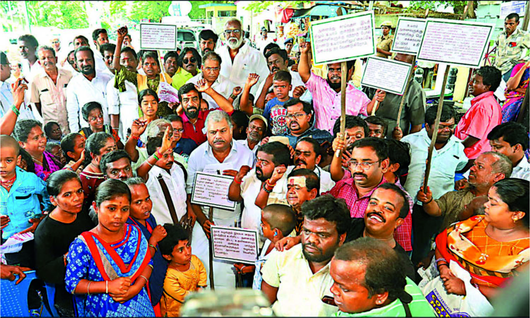 உயரம் குறைந்த மாற்றுத் திறனாளிகள் வேலைகளில் இடஒதுக்கீடு, டிரைவிங் லைசென்ஸ் கேட்டு போராட்டம்
