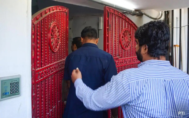 நியூஸ்கிளிக் நிறுவன அலுவலகத்திற்கு சீல் வைத்த காவல்துறையினர்!