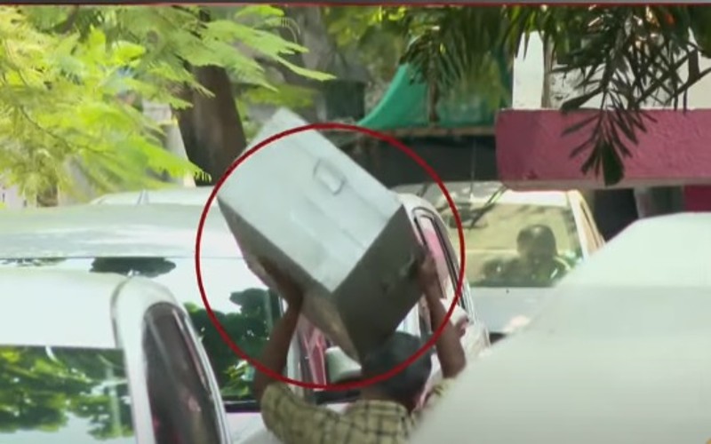 ஜெகத்ரட்சகனுக்கு தொடர்புடைய இடங்களில் பணம், கிலோ கணக்கில் தங்கம், வெளிநாட்டு கரன்சிகள் பறிமுதல்?