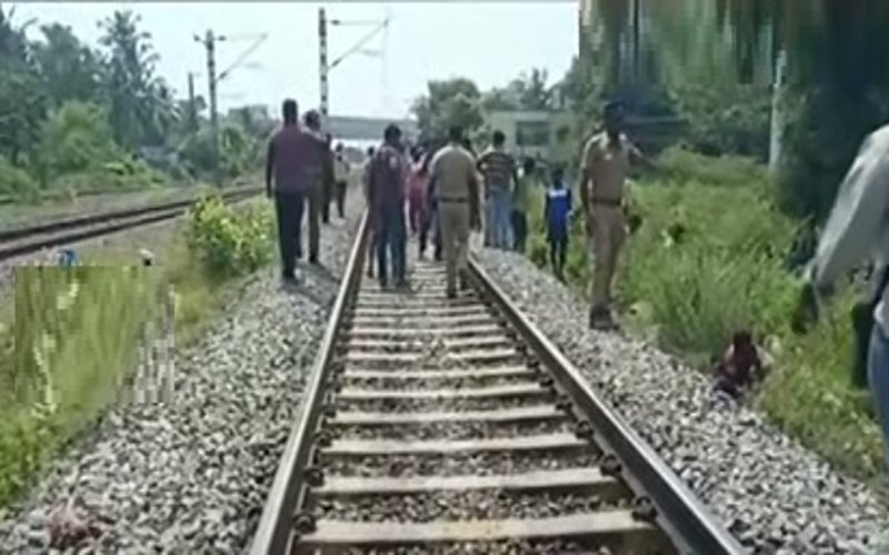 ரயில் மோதி 3 சிறுவர்கள் உயிரிழப்பு!