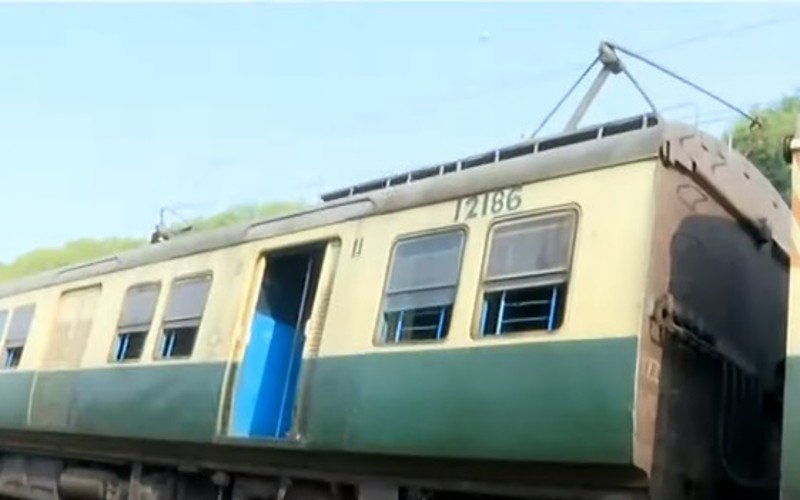 ஆவடி அருகே மின்சார ரயில் தடம் புரண்டு விபத்து!