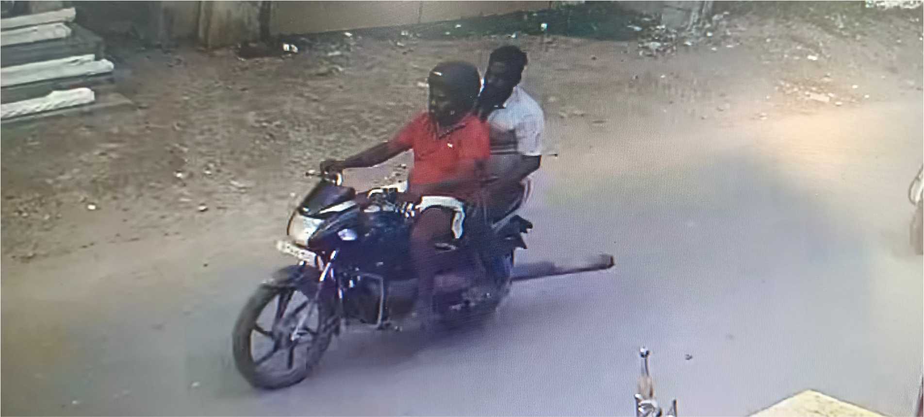 ஆவடியில் பட்டப்பகலில் செம்மர தூண் திருட்டு – போலீசார் வலைவீச்சு