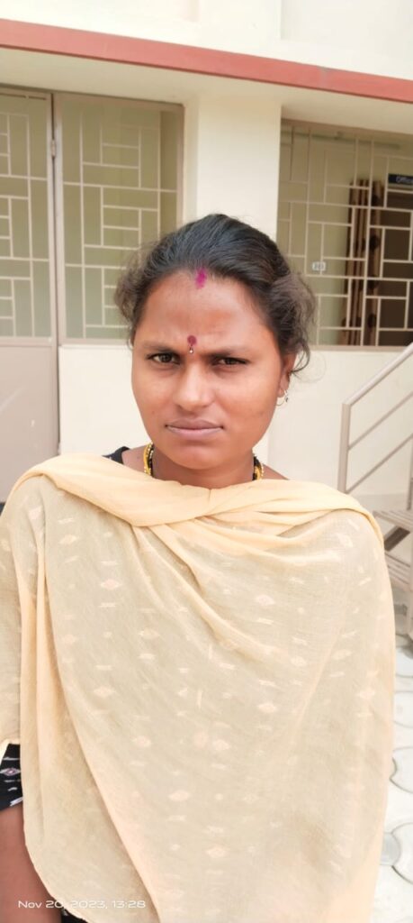 மருதமலை திரைப்படத்தில் வடிவேலு ஏட்டு காமெடி போல் மனைவியை காணவில்லை என வாலிபர் கொடுத்த புகாரில், கண்டு பிடிக்கப்பட்ட இளம்பெண்.