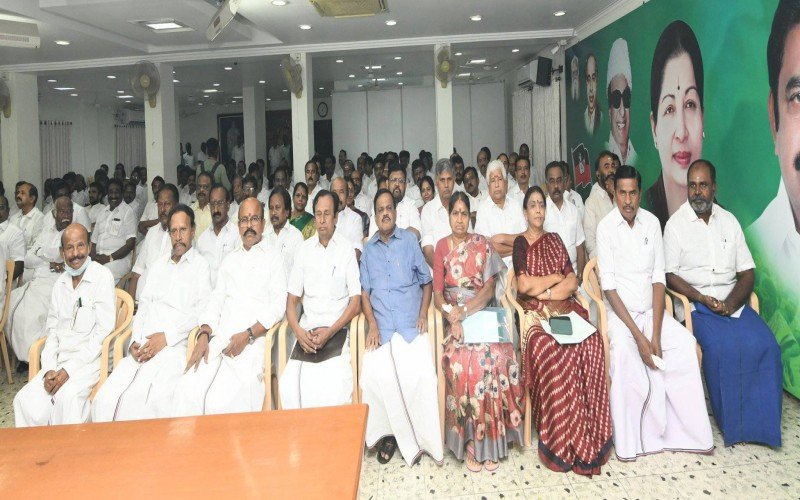 டிச.3-க்குள் பூத் கமிட்டி பணிகளை முடிக்க அ.தி.மு.க.வினருக்கு எடப்பாடி பழனிசாமி அறிவுறுத்தல்!