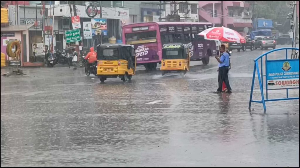 ஆவடி சுற்றுவட்டார பகுதிகளில் 1 மணி நேரத்திற்கு மேலாக இடைவிடாது கன மழை பெய்து வருகிறது.
