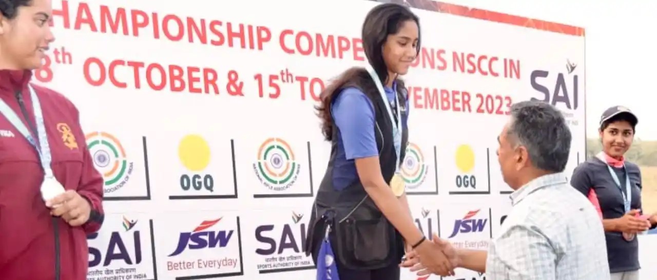 இரண்டாவது முறையாக தேசிய துப்பாக்கி சுடுதல் போட்டியில் தங்கம் வென்ற தொழில்துறை அமைச்சரின் மகள்!