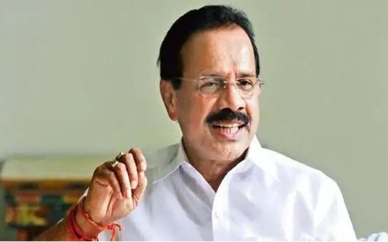 சதானந்த கவுடாவின் அதிரடி அறிவிப்பால் பா.ஜ.க.வில் பரபரப்பு!
