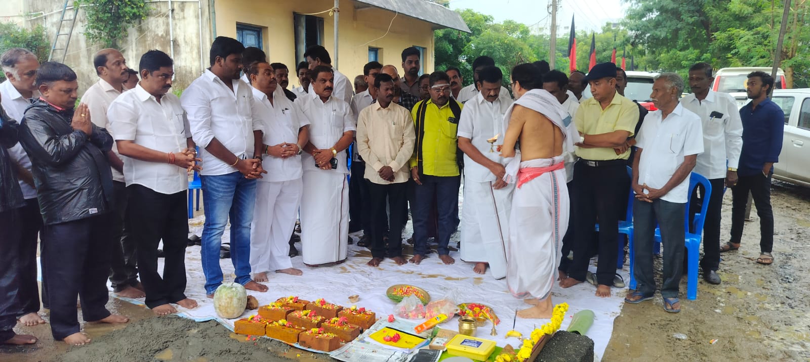 ஆவடியில் புதிய சார் பதிவாளர் அலுவலகம் : முன்னாள் அமைச்சர் சா.மு.நாசர் அடிக்கல்