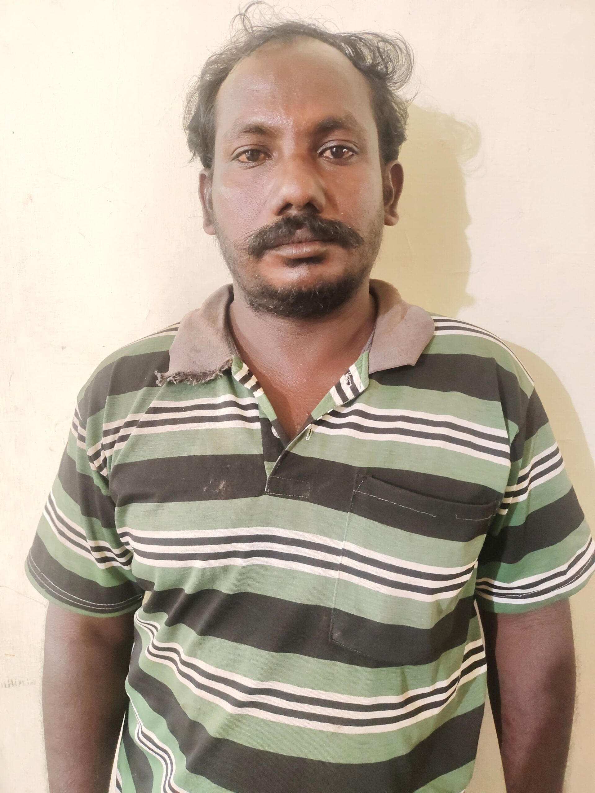 கண்மாயில் மணல் திருட்டில் ஈடுபட்ட இரண்டு நபர்கள் கைது