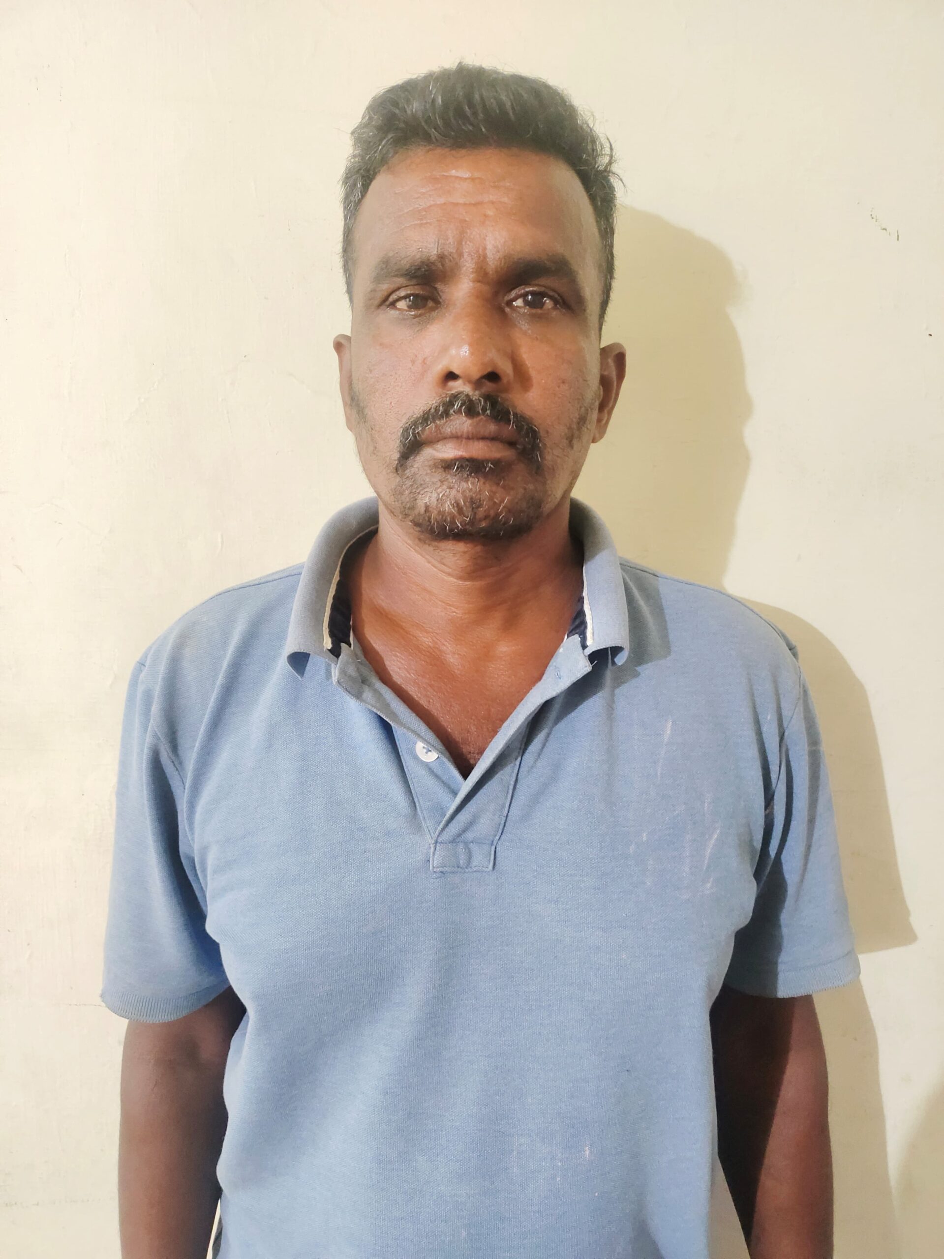 கண்மாயில் மணல் திருட்டில் ஈடுபட்ட இரண்டு நபர்கள் கைது