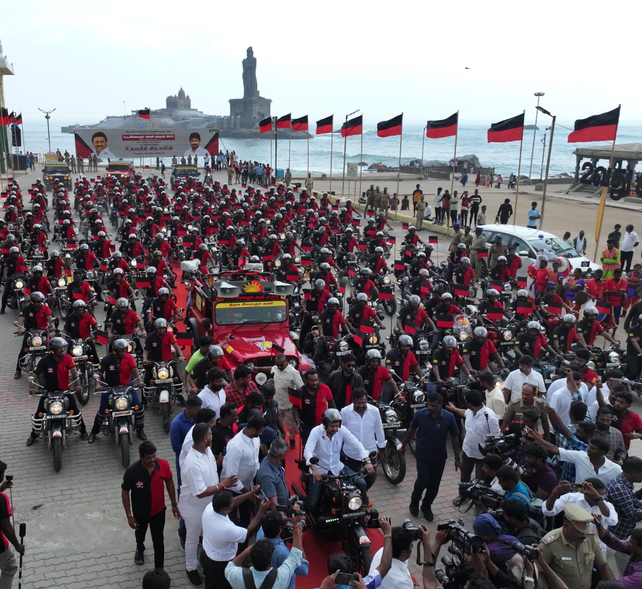 இருசக்கர ஊர்தி பயணத்திற்கு அனுமதி: பா.ம.க.வுக்கு ஒரு நீதி, திமுகவுக்கு ஒரு நீதியா? – டாக்டர் இராமதாஸ் கேள்வி?