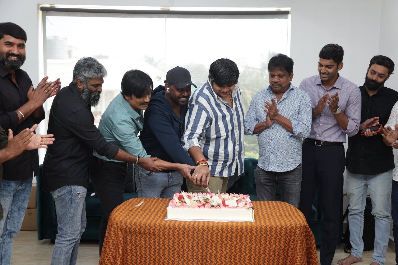 ஜிகர்தண்டா டபுள் எக்ஸ் படத்தில் வெற்றியை கொண்டாடிய படக்குழுவினர்!